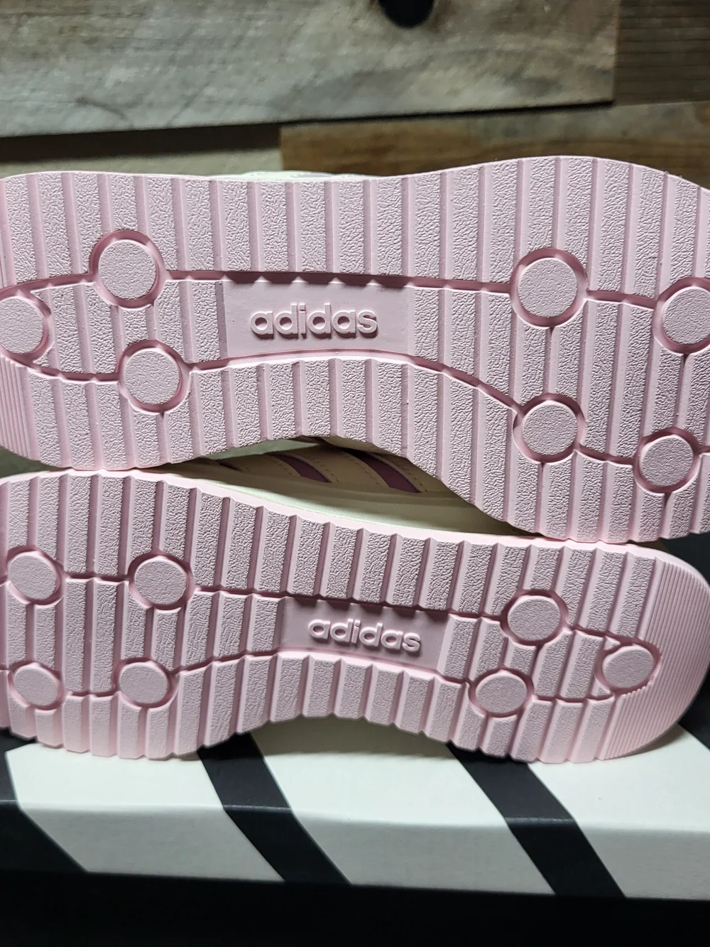adidas women sneaker